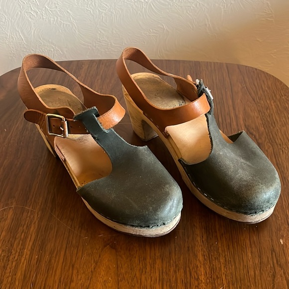 Swedish Hasbeens Shoes - Swedish Hasbeens. Heeled clogs. Euro size 37. US 6.5. Green with brown strap.